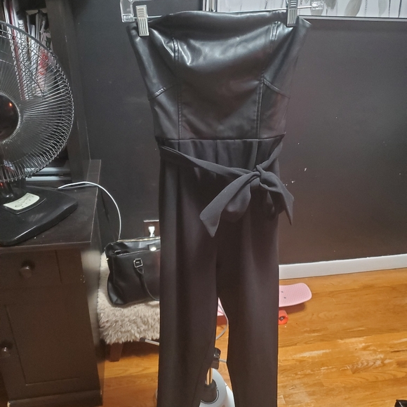 Strapless Black Romper - Picture 2 of 3